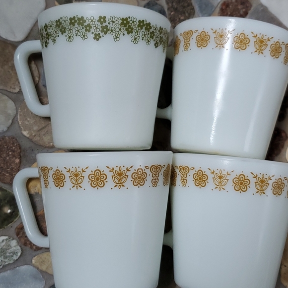 (4) Pyrex Milk Glass Mugs - Picture 2 of 4